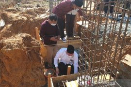 Masuk kerja perdana, Bupati resmikan pembangunan masjid