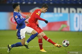 Leverkusen naik ke peringkat kedua setelah menang  3-0 di kandang Schalke