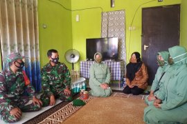 Kodim 1008/Tanjung bagikan paket sembako sambut Hari Juang Kartika