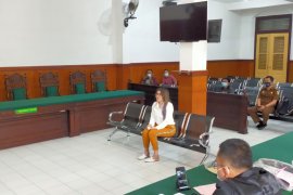 Via Vallen hadiri sidang pembakaran mobilnya