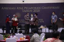 KPK berikan penghargaan kepada tiga penolak gratifikasi