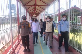 Kapolres Bangka Barat cek TPS khusus di Rutan Mentok