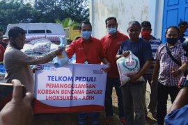 Telkom peduli bantu sembako dan layanan free internet akses di Aceh Utara