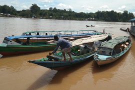 KPU Palangka Raya gunakan kelotok untuk distribusikan logistik Pilkada