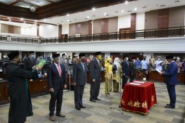 Tujuh anggota DPRD Sumbar PAW dilantik