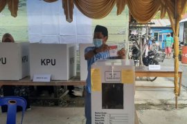 Gunakan hak pilih di TPS 5, Eet minta masyarakat tidak golput