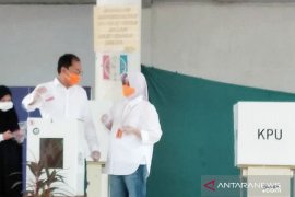 Danny Pomanto pantau laporan saksi TPS melalui aplikator