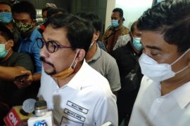 Cawali Surabaya Machfud Arifin minta semua pihak tunggu hasil resmi KPU