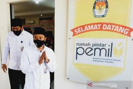 Pilkada Pacitan: Keponakan SBY klaim menang telak