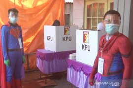 Petugas KPPS pakai kostum superhero tingkatkan partisipasi pemilih di Banjarmasin