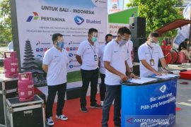 Blue Bird luncurkan pemakaian BBM ramah lingkungan dengan transaksi non-tunai