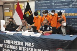 Melawan dengan senjata api rakitan, seorang pelaku curanmor tewas di dor