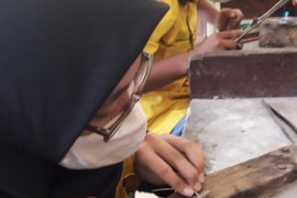 SMKN 12 buat program percepatan kompetensi siswa bidang industri perhiasan