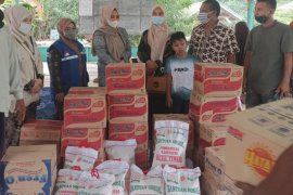 TP-PKK serahkan bantuan ke pengungsi korban banjir di Aceh Timur