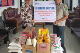 Bank BNI peduli korban banjir Labura