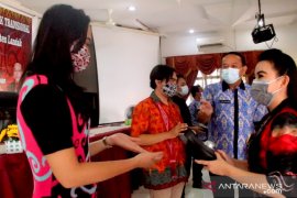 Kabupaten Landak bantu alat musik untuk sanggar dan sekolah