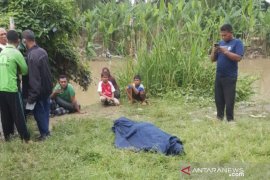 SAR Medan evakuasi jasad terapung di Sungai Belawan  ke rumah sakit