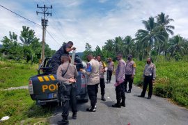 Polres Malteng sita ratusan liter miras dan barang kadaluarsa