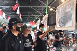 24 lukisan "Mobil Mercedes Benz Classic" dipamerkan di tengah COVID-19