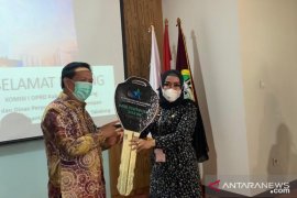 Dispersip terima hibah mobil perpustakaan keliling dari Perpusnas RI