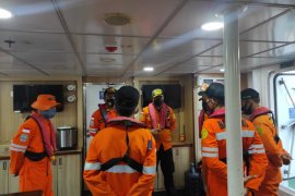 Basarnas Ternate cari longboat mati mesin di perairan Halsel