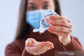 Seorang wanita terinfeksi COVID-19 selama hampir satu tahun