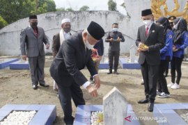 Bupati dan jajaran Forkopimda ziarah Ke Makam Pendiri Kabupaten HST