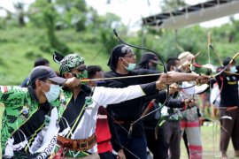 Latihan olahraga panahan tradisional