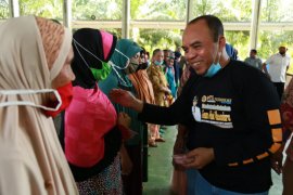 Bupati Labuhanbatu Serahkan BLT DD Tahap III Di Desa Sibargot