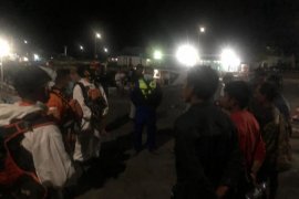 Basarnas Ternate selamatkan penumpang longboat tenggelam di Pulau Morotai