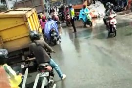 Terjadi tabrakan beruntun di dekat Jembatan Kapuas II