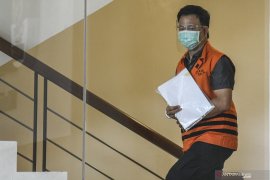 Pengusaha didakwa suap eks sekjen MA Nurhadi dan menantunya