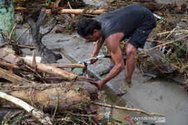 BANJIR BANDANG EMPAT DESA DAN SATU KELURAHAN TERISOLIR Page 2 Small