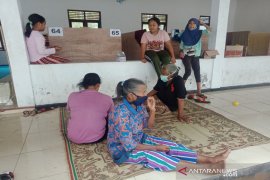 Pengungsi Merapi diminta tetap tinggal di pengungsian