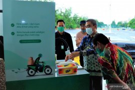 Wawali terima bantuan tempat cuci tangan team Grab