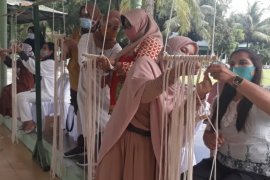 Persit  KCK Cabang Kodim 0204 gelar pelatihan seni merangkai tali