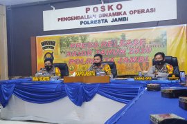 Pengungkapan kasus menonjol 2020, polisi ringkus perampok toko emas hingga oknum bobol ATM