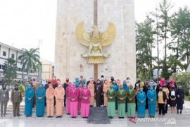 Ketua Dharma Wanita DPMPD Ikut Ziarah Makam Pahlawan Peringatan Hari Ibu