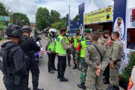 Polresta Banyumas gelar patroli skala besar jelang perayaan Natal.