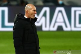 Real Madrid umumkan Zinedine Zidane positif tertular COVID-19