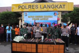 Polres Langkat amankan 48 preman bawa senjata tajam