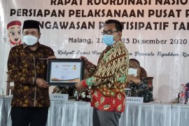 Bawaslu Gresik terima penghargaan penggunaan Siwaslu Pilkada 2020