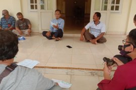Ustad Ramdani melestarikan hutan Way Kambas dengan cara berdakwah