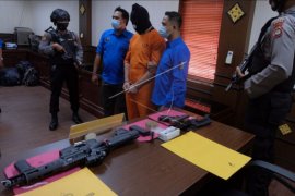 Warga Prancis tersangkut kasus senjata api dan narkoba