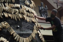 Pohon Natal dari janggel jagung