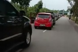 Antrean kendaraan mengular hingga 2 km di Pelabuhan Roro Air Putih Bengkalis