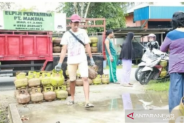 Jembatan dan jalan putus picu LPG langka, Pj Gubernur Kalsel diharap bantu penyelesaian