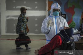 Tes cepat antigen di terminal Leuwi Panjang