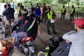 Jelang perayaan Nataru, Personel Kodim sosialisasi prokes di Pelabuhan