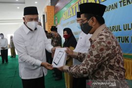 Penyerahan bantuan tablet dari BPPT